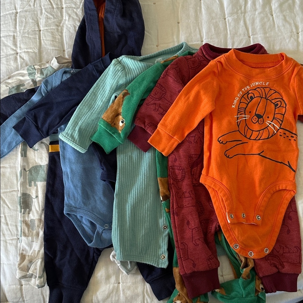 8 pieces of 3mo. Assorted baby boy long sleeve clothes (008)